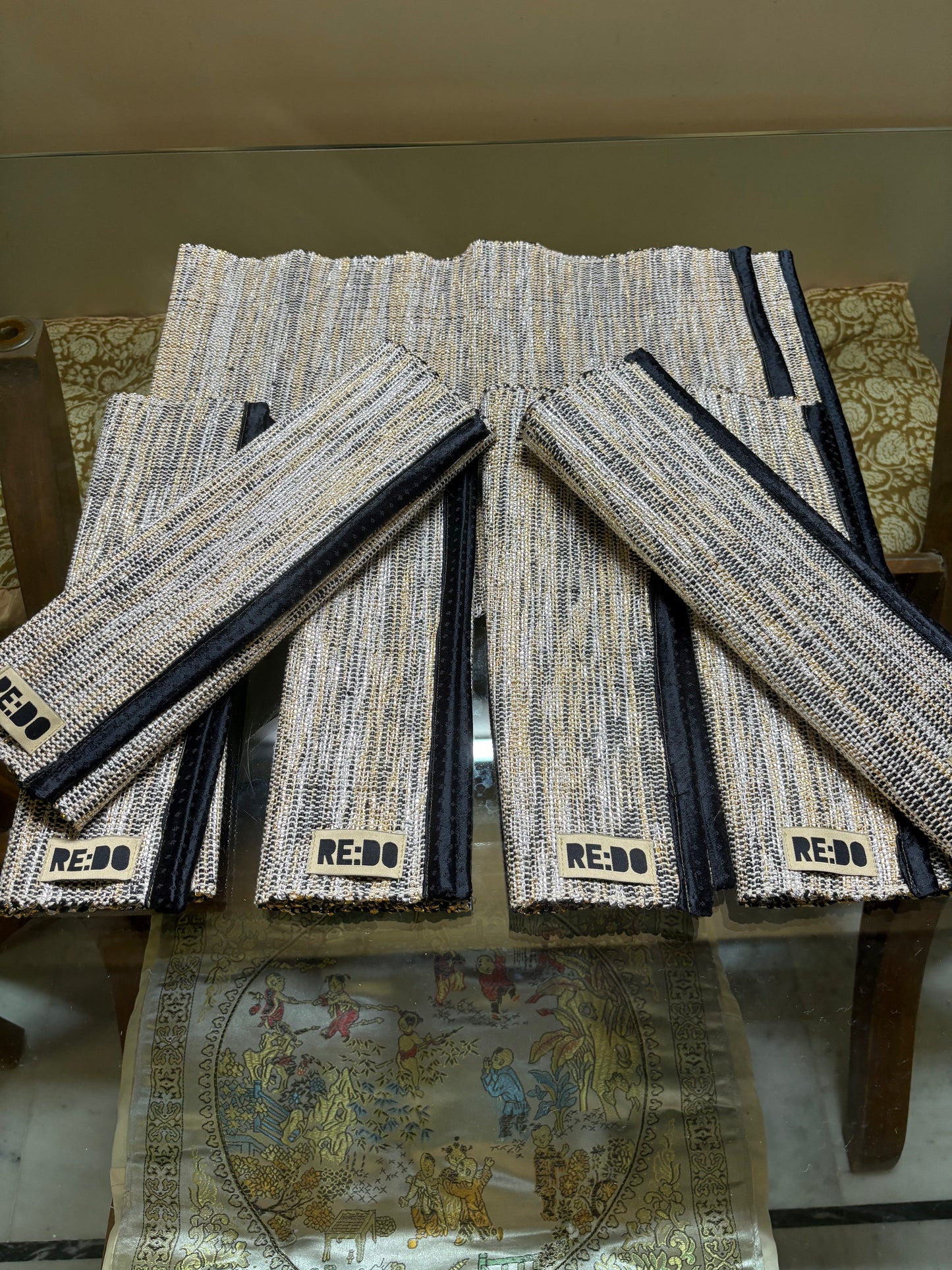 Table Runner & Mats - 6 Seater
